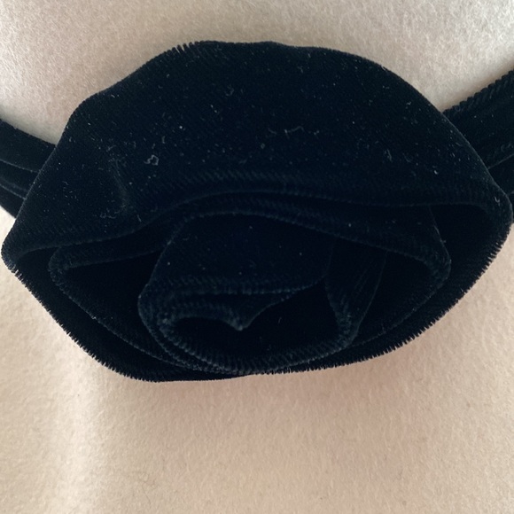 TinaLuxe Wool Hat. Cream with Black Velvet Band with Flower - Picture 3 of 9